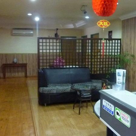 7 Hung Hung Inn 亞庇 外观 照片