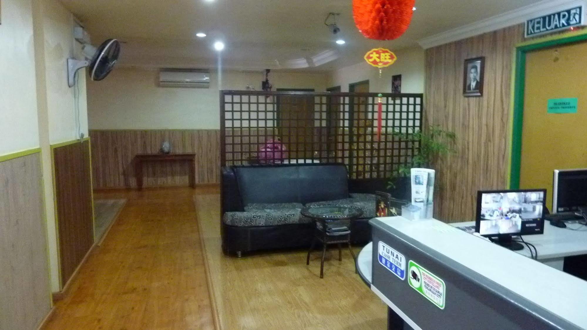 7 Hung Hung Inn 亞庇 外观 照片