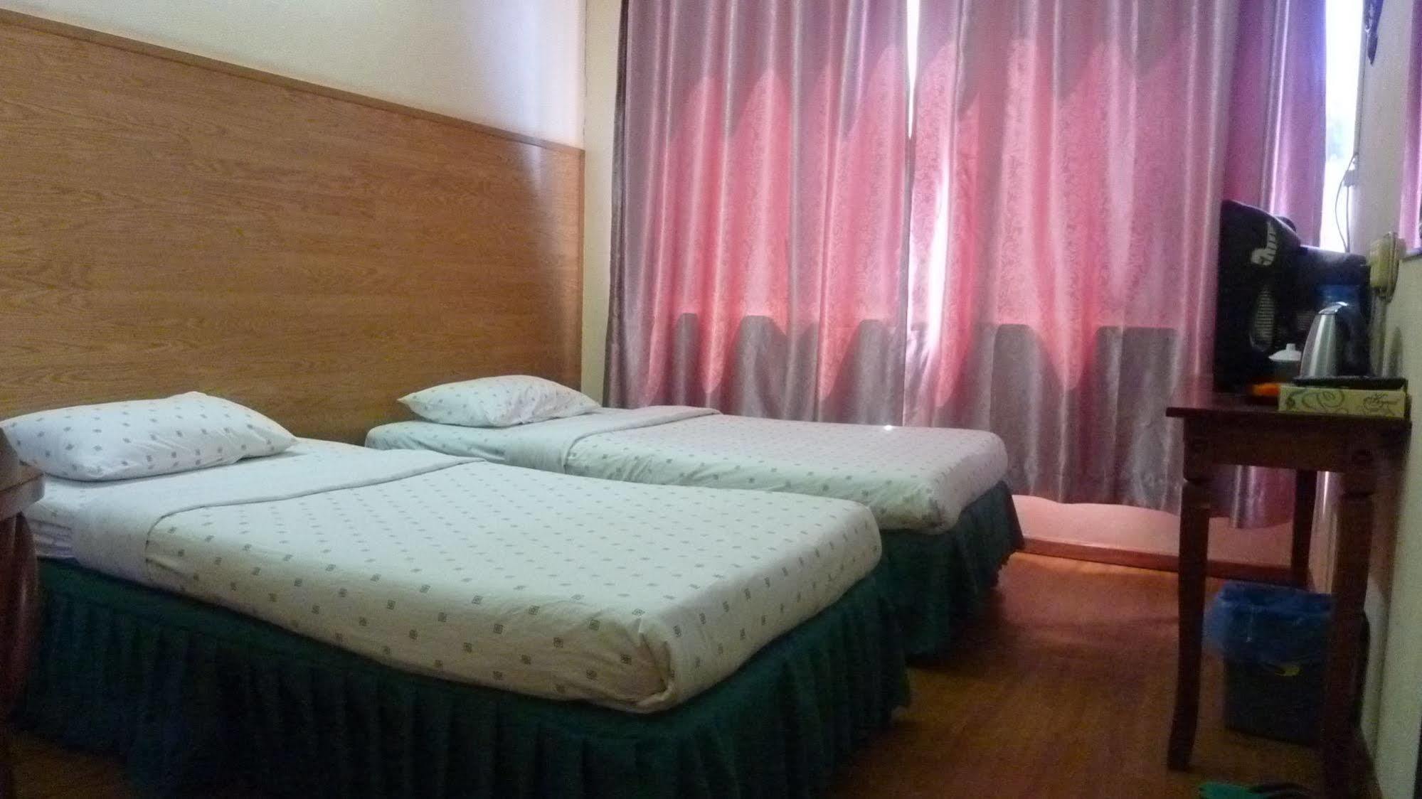 7 Hung Hung Inn 亞庇 外观 照片