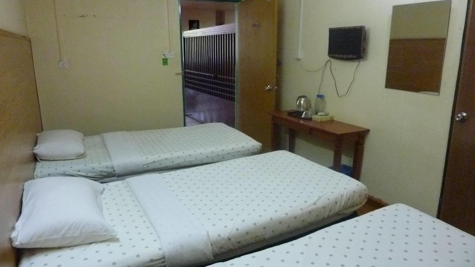 7 Hung Hung Inn 亞庇 外观 照片