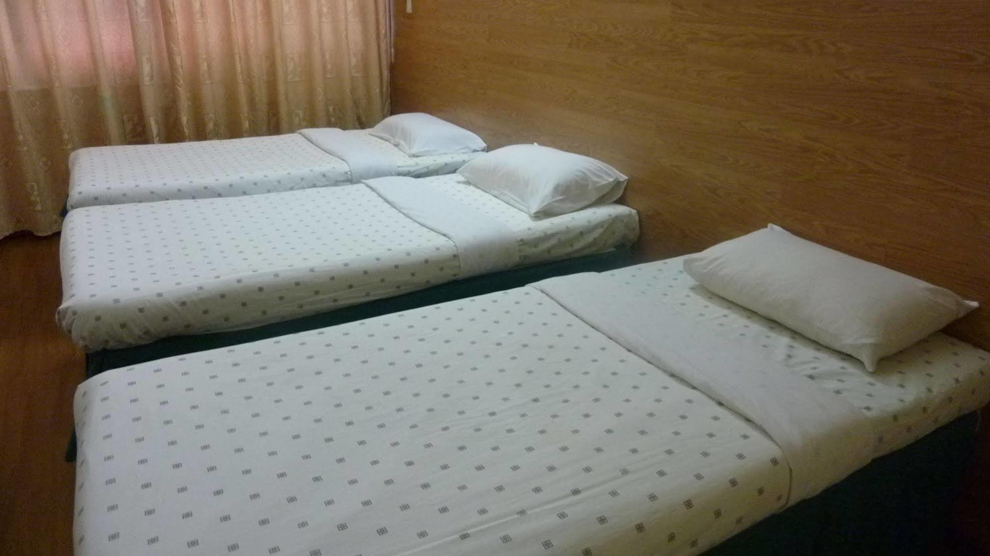 7 Hung Hung Inn 亞庇 外观 照片